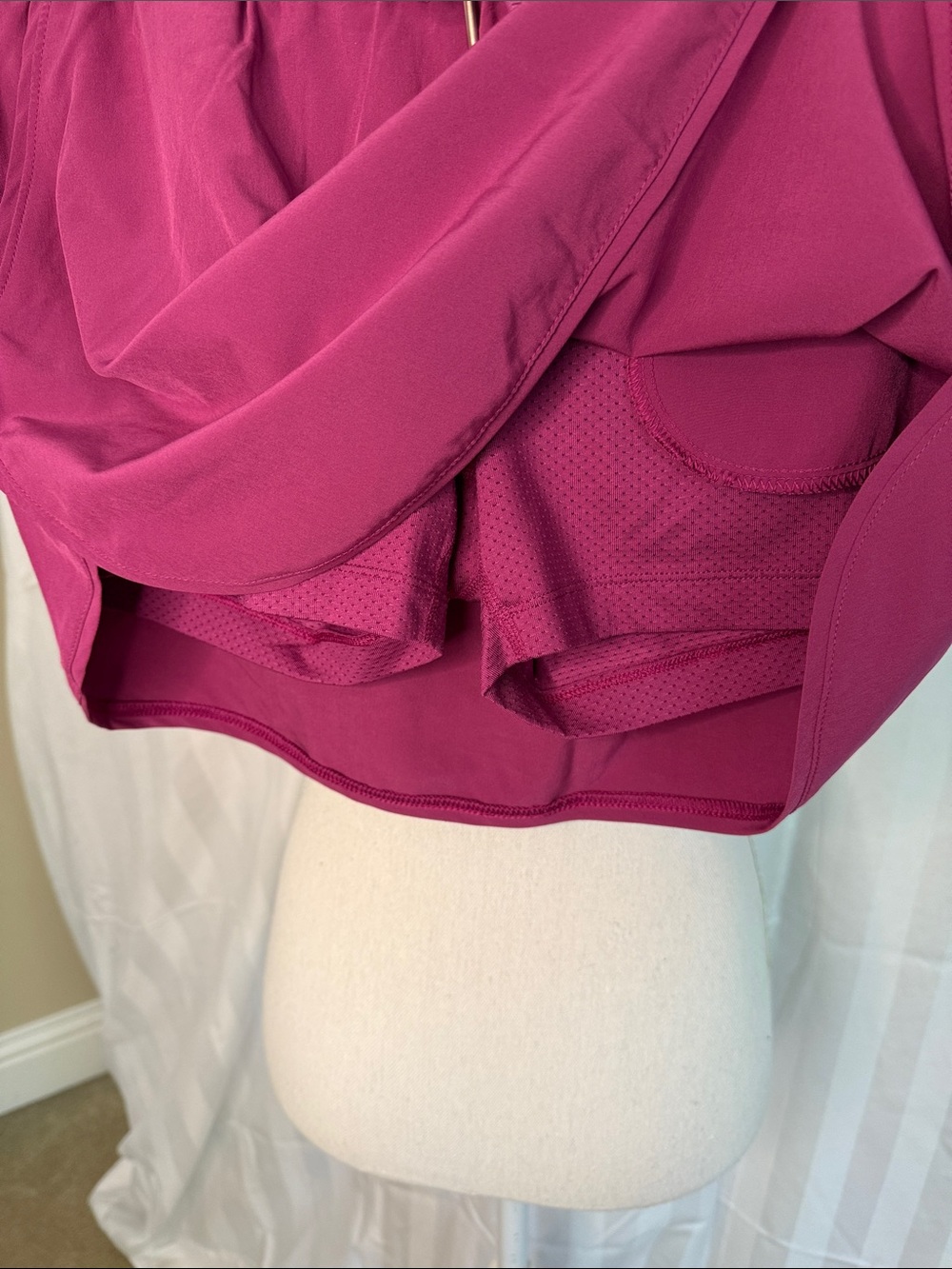 Calia brand fuschia colored skort.  Size Small, front pockets,mesh shorts - Picture 5 of 7